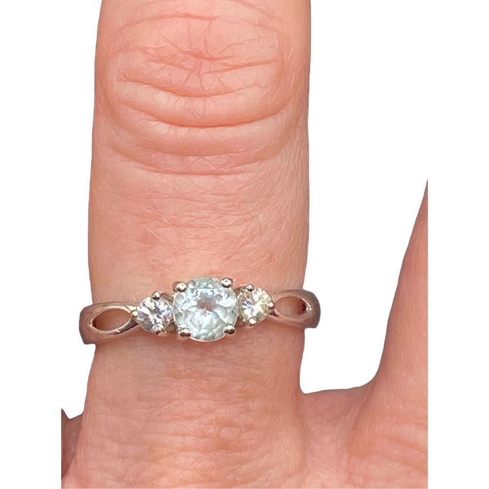 Sterling silver 925 pale blue round topaz and flanked by two small CZs ring 7.5